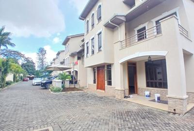5 Bed Townhouse with En Suite at Lavington - 4