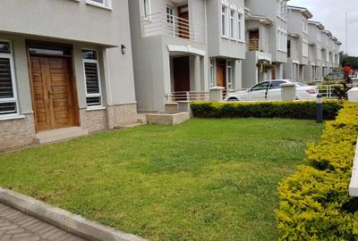 5 Bed Townhouse with En Suite at Lavington - 4