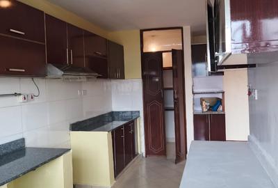 3 Bed Apartment with En Suite in Kilimani - 4