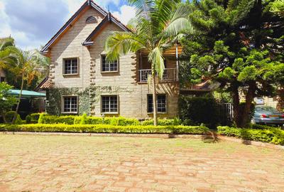 5 Bed Townhouse with En Suite at Othaya Road