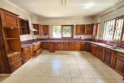 5 Bed Townhouse with En Suite in Lavington