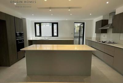 5 Bed Townhouse with En Suite at Kitisuru - 3