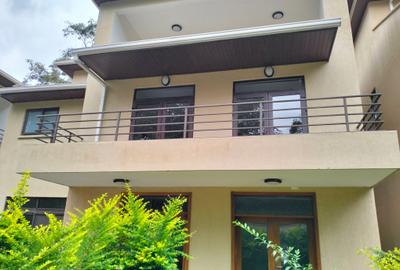 5 Bed Townhouse with En Suite in Lavington