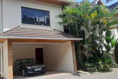 5 Bed Villa with En Suite at Lavington