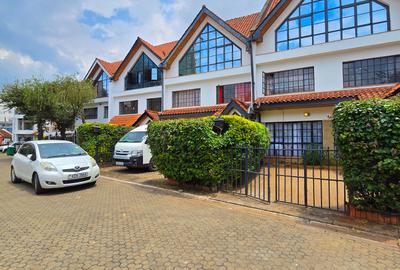 5 Bed Townhouse with En Suite in Brookside