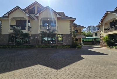 5 Bed House with En Suite in Lavington - 4