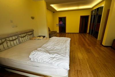 5 Bed House with En Suite at Kyuna