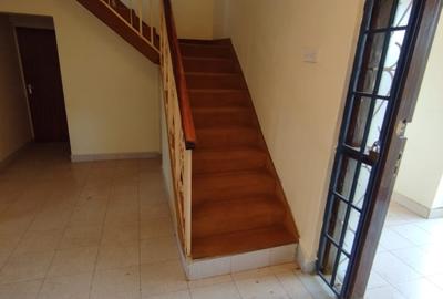 5 Bed Townhouse with En Suite in Kinoo