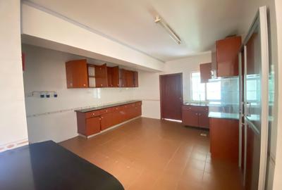 4 Bed Apartment with En Suite at Lvington - 2