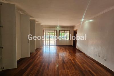 5 Bed House with En Suite in Runda - 2
