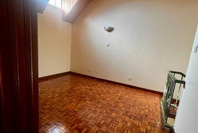 5 Bed House with En Suite in Lavington