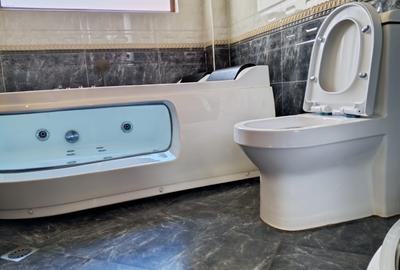 5 Bed Townhouse with En Suite in Lavington - 4