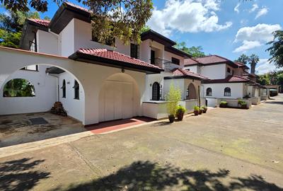 4 Bed Townhouse with En Suite at Lavington Green - 2