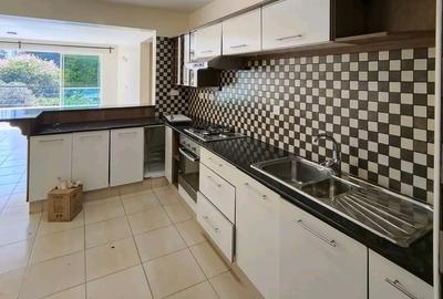 3 Bed Apartment with En Suite in Kileleshwa - 4