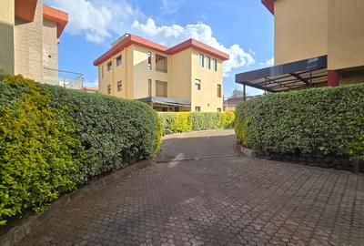 5 Bed House with En Suite in Lavington