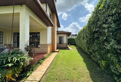 4 Bed House with En Suite at Redhill - 2