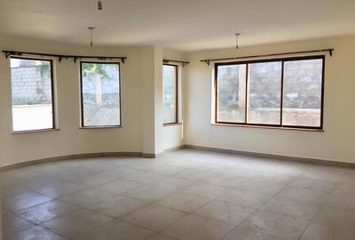 5 Bed House with En Suite in Spring Valley - 4