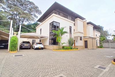 4 Bed Townhouse with En Suite at Lavington - 2