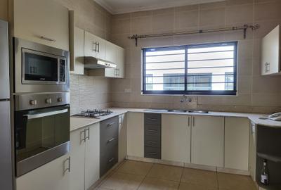 2 Bed Apartment with En Suite in Rhapta Road