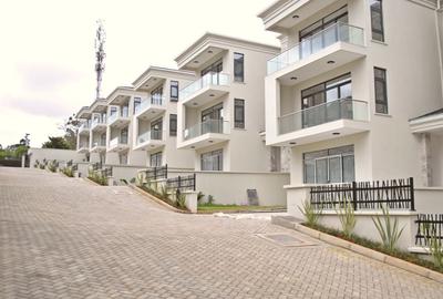 5 Bed Townhouse with En Suite in Lavington