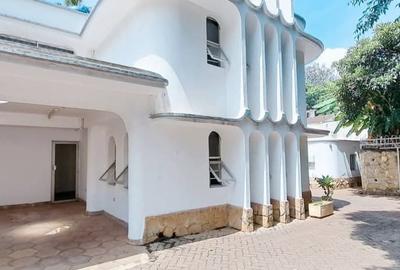 6 Bed House with Swimming Pool in Kileleshwa - 2
