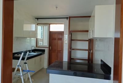 Serviced 2 Bed Apartment with En Suite at Beach Road