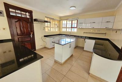 4 Bed Townhouse with En Suite in Kyuna