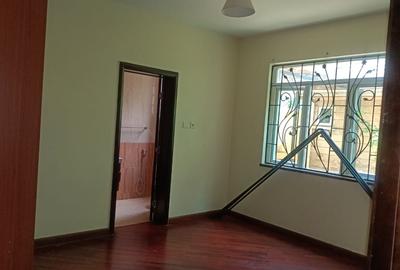 5 Bed Townhouse with En Suite in Lavington