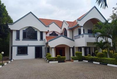 5 Bed House with En Suite in Runda