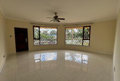 5 Bed Townhouse with En Suite in Lavington - 2