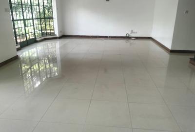 5 Bed Townhouse with En Suite in Spring Valley