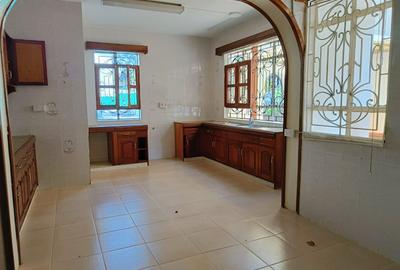 5 Bed House with Staff Quarters in Nyari - 4