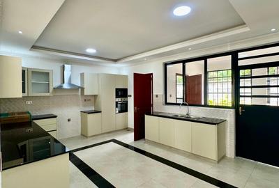 5 Bed Townhouse with En Suite in Lavington