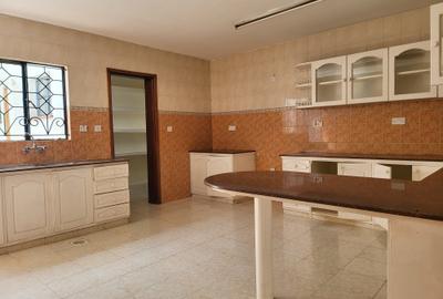 4 Bed Townhouse with En Suite in Spring Valley - 4