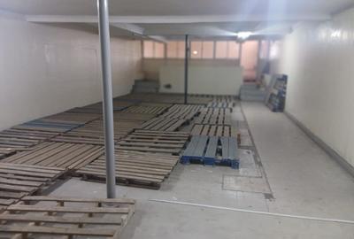 3,000 ft² Warehouse with Backup Generator in Industrial Area - 4