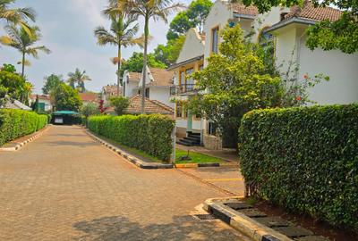 5 Bed Townhouse with En Suite in Lavington - 2