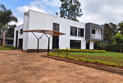 5 Bed House with En Suite in Runda
