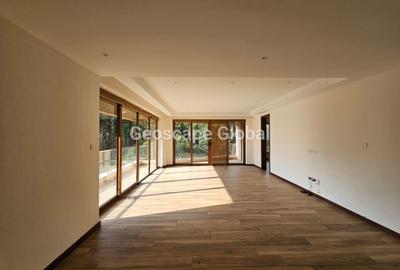 3 Bed Apartment with En Suite in Spring Valley