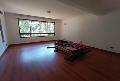 6 Bed House with En Suite in Gigiri - 3