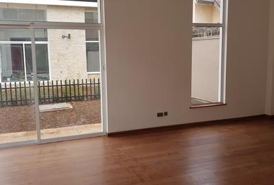 5 Bed Townhouse with En Suite at Lavington Road - 4