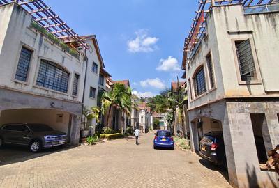 5 Bed Villa with En Suite in Lavington - 4