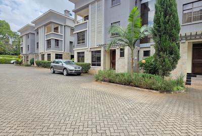 5 Bed Townhouse with En Suite at Lavington Green - 3