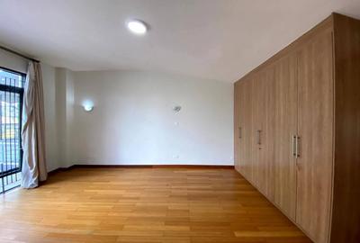 5 Bed Townhouse with En Suite in Spring Valley - 3