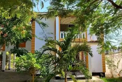 3 Bed Townhouse with En Suite at Greenwood Drive - 3