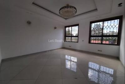 5 Bed Townhouse with En Suite in Lavington - 3