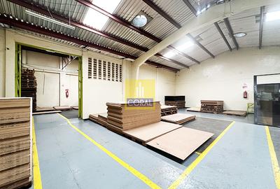 7,500 ft² Warehouse with Parking in Industrial Area - 3