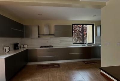 5 Bed Townhouse with En Suite in Karen - 3