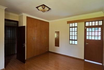 4 Bed House with En Suite in Runda - 3