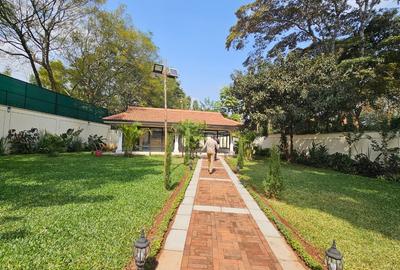 Serviced 5 Bed Apartment with En Suite in Runda - 2