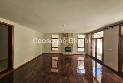 5 Bed House with En Suite in Lavington - 3